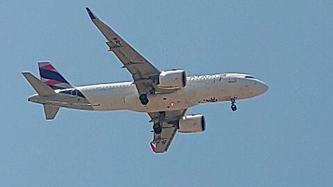 Airbus A320 PR-MBH coming from São Luís do Maranhão and A320NEO PR-XBP from Brasília