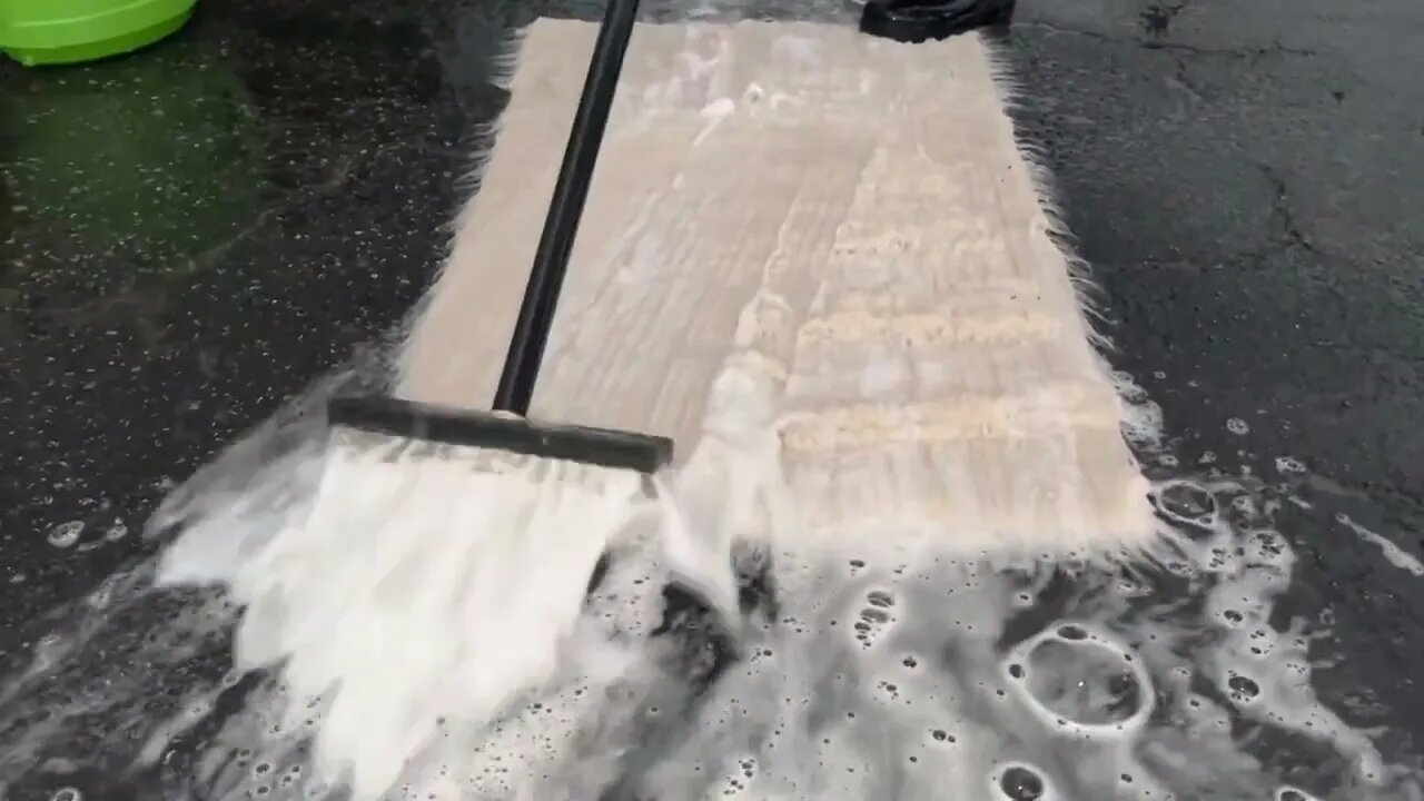 Oddly satisfying ASMR video of a fluffy white rug being washed. Carpet scraping, brushing, scrubbing