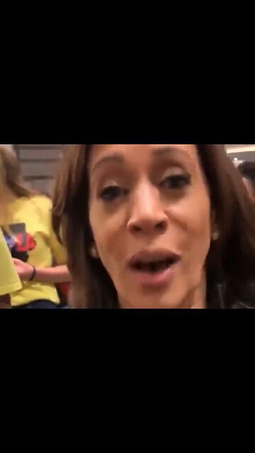 THIS DUMMY! Kamala is now claiming she washed greens 🥬 in the bathtub