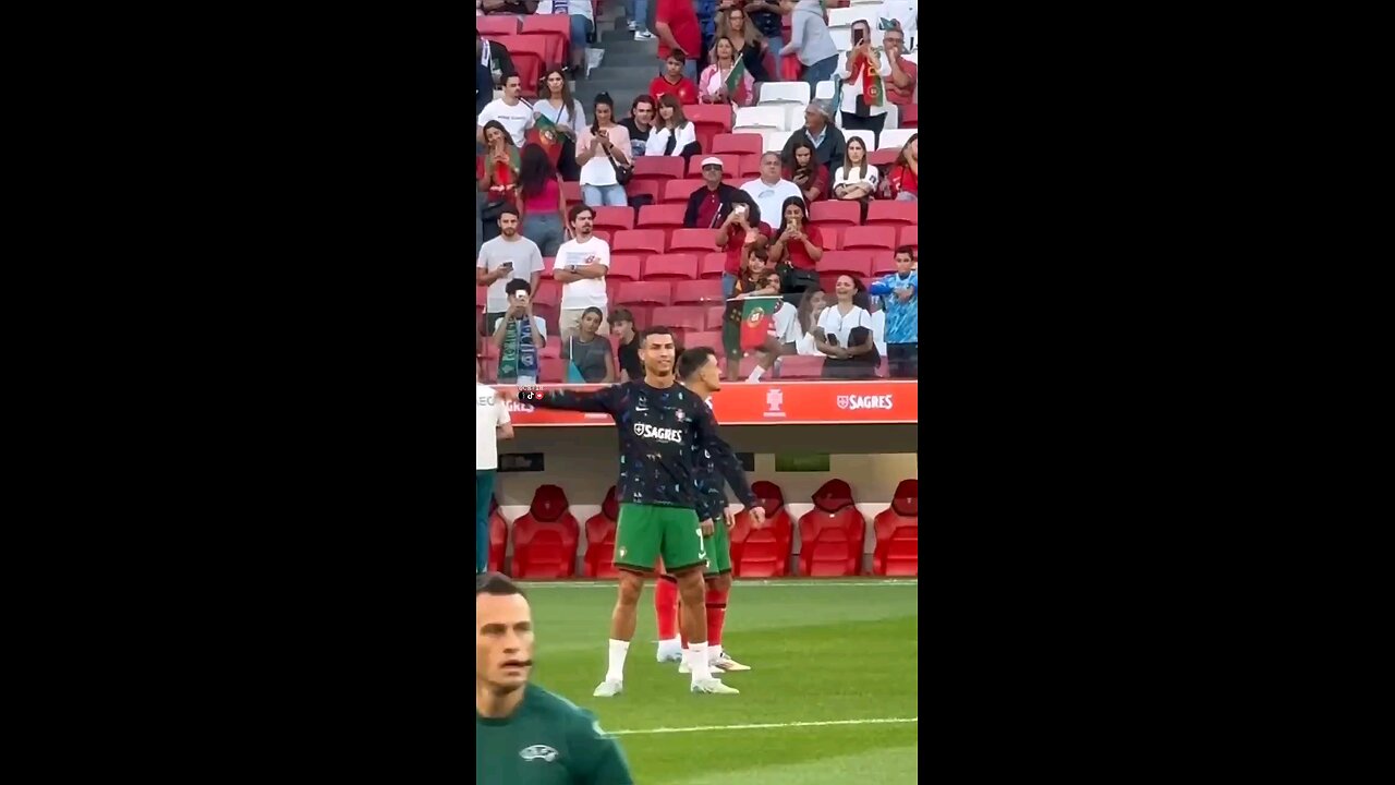 Cristiano Ronaldo Shows Off Skills During Warm Up 🔥🐐 | حرکات نمایشی رونالدو در حال گرم کردن