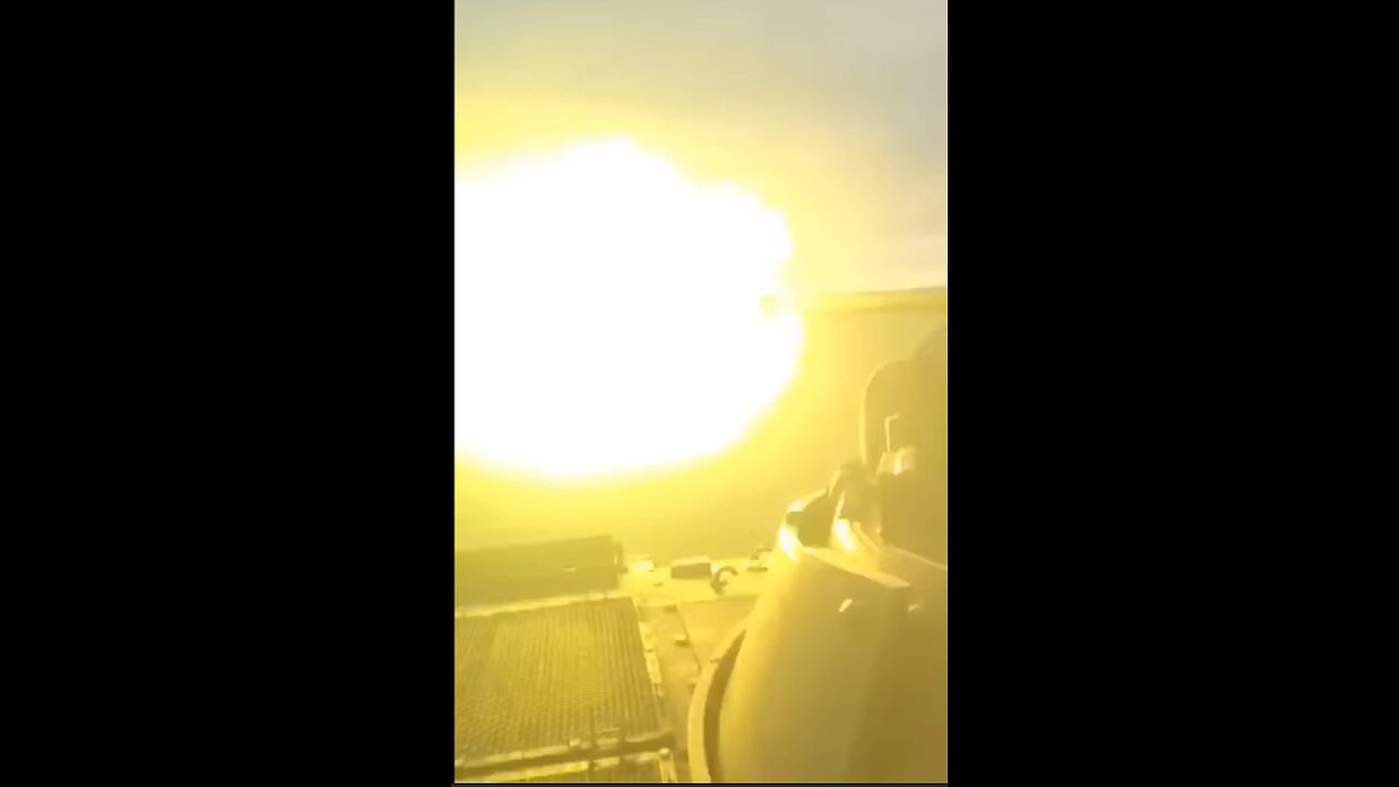Ukrainian Anti-tank missile just missis Russian fighters