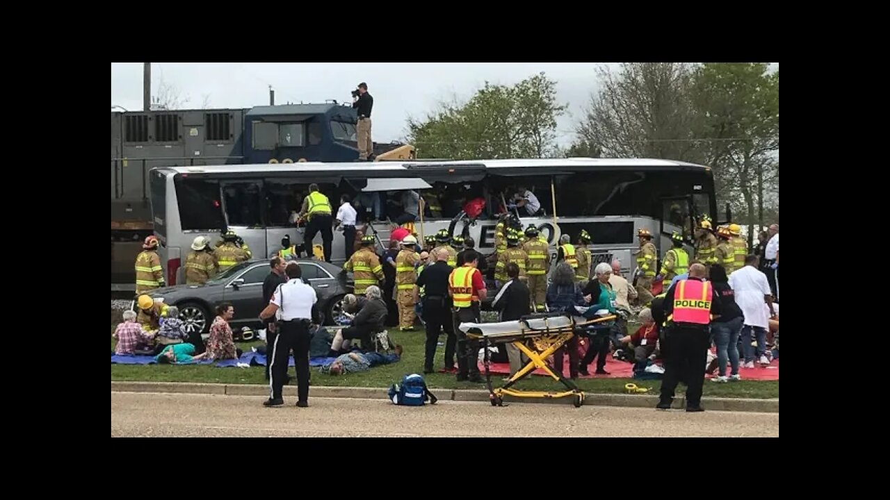 Passenger bus crashes in Mississippi - 7 killed, dozens injured