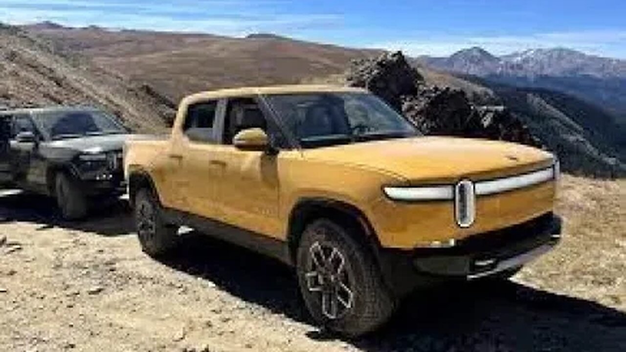Rivian's R1T Electric Truck Drives In The Water!🤘🤩