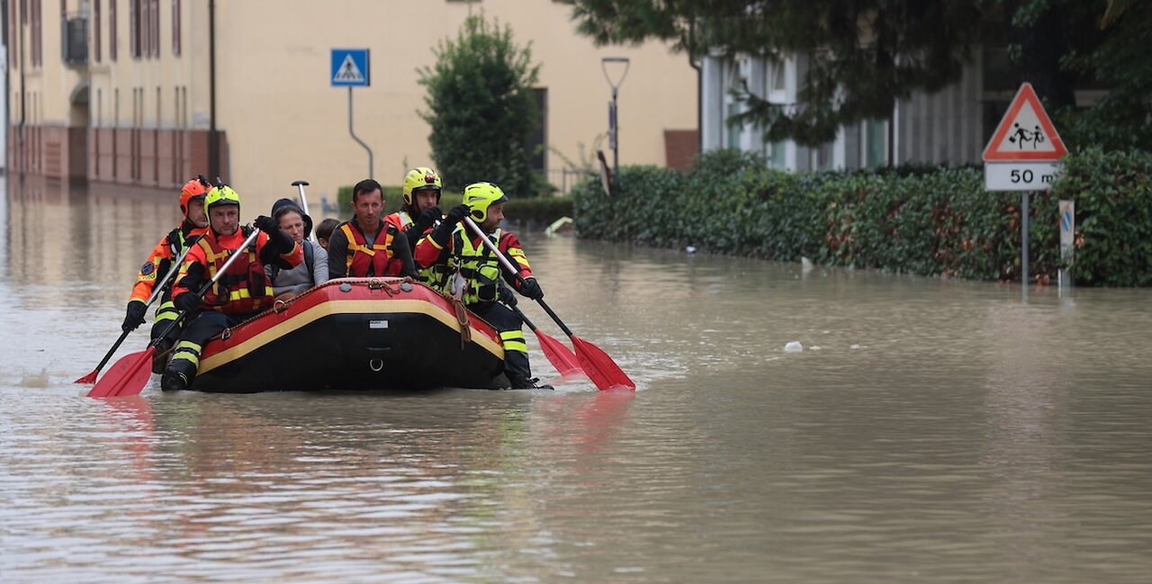 RAFFAELLA REGOLI: ALLUVIONE Emilia Romagna SCANDALO e VERGOGNA