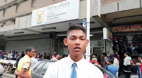 SOUTH AFRICA - Durban - Queues outside Home Affairs (Video) (d7U)