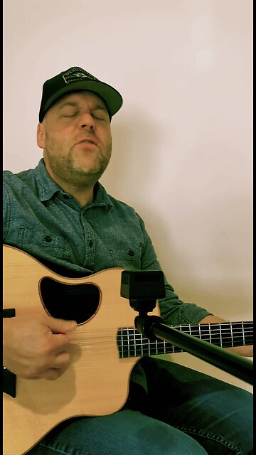 THE LION AND THE LAMB #acoustic #chorus #worship #Sunday #shorts