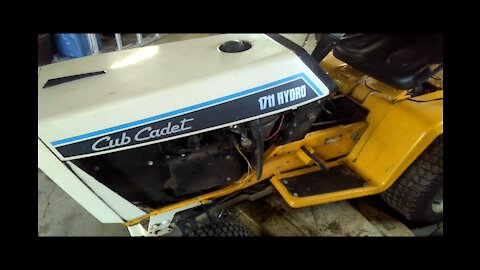 1711 Hydro Cub Cadet (Setting Point Gap to .020)