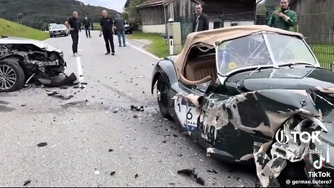 CAR ENGINE EXPLODE🚘🔥🏎️🚒📸IN ACCIDENT ON SMALL ROAD🔥🏎️🔥💫