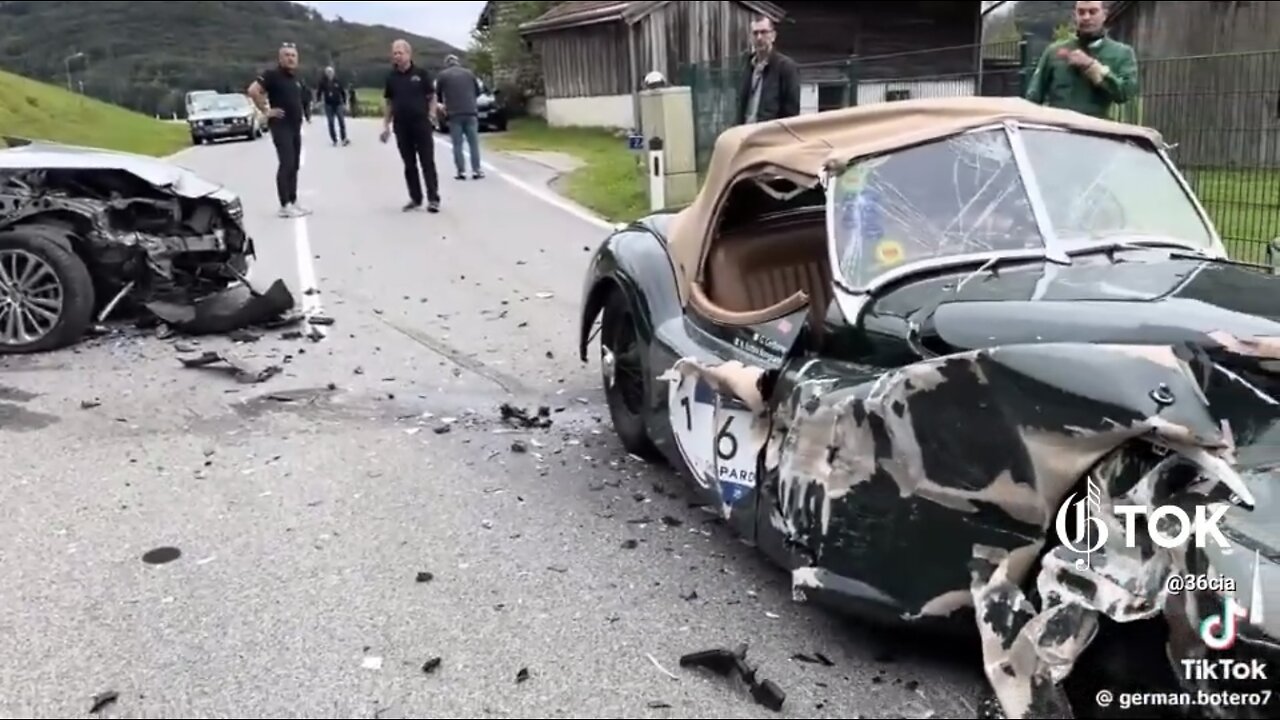 CAR ENGINE EXPLODE🚘🔥🏎️🚒📸IN ACCIDENT ON SMALL ROAD🔥🏎️🔥💫