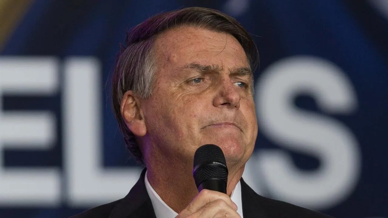 PGR quer que redes sociais enviem dados de todos os seguidores de Bolsonaro Leia mais em: https://ww
