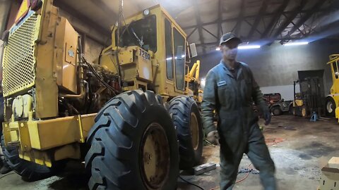 Bringing a road grader back to life pt7