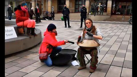 Handpan auf dem Kornmarkt unter Polizeiaufsicht !