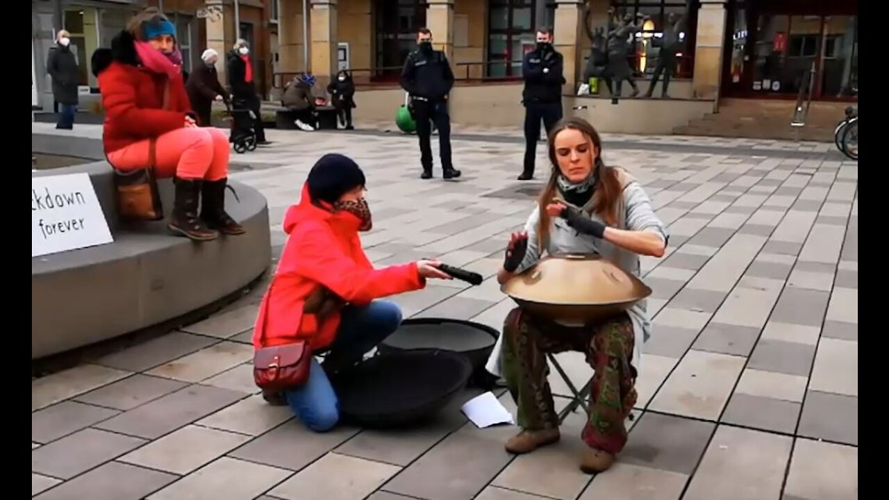 Handpan auf dem Kornmarkt unter Polizeiaufsicht !