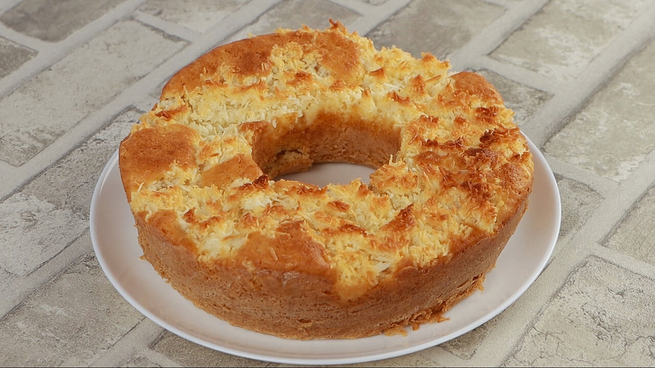 Super fluffy, quick and very delicious coconut bread cake!