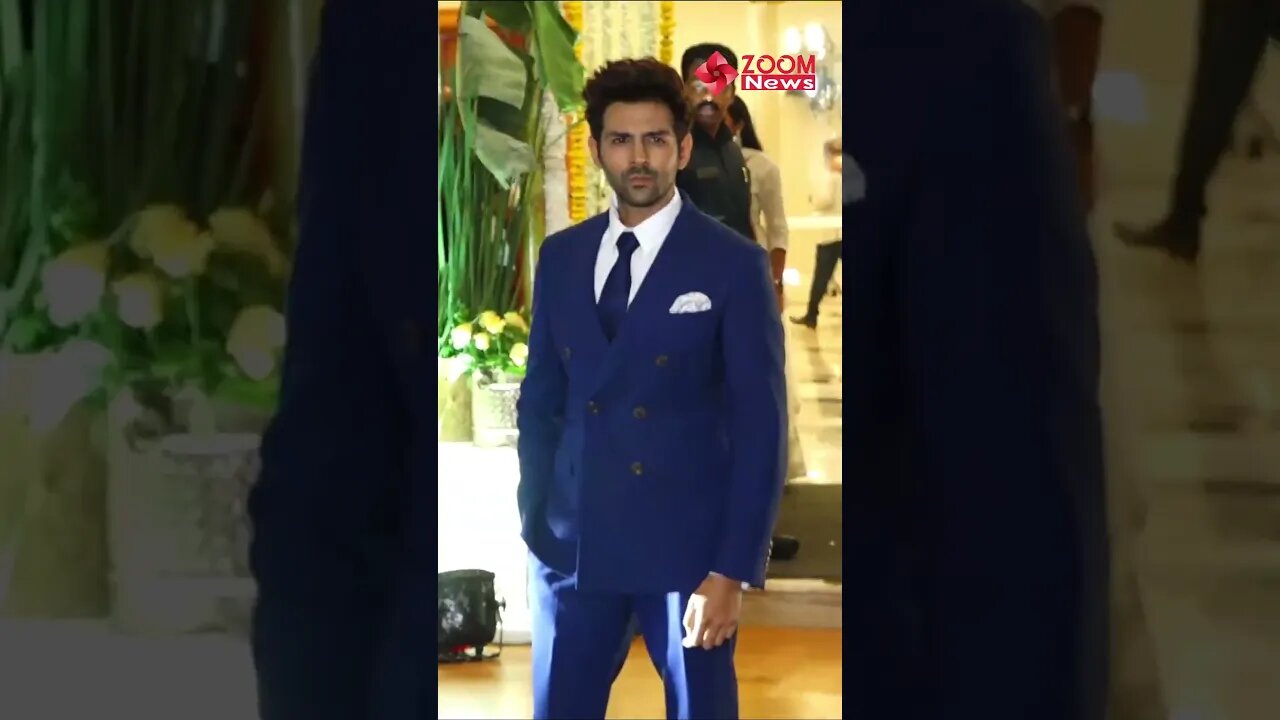 Kartik Aaryan REFUSES paps request as they ask him to step forward to pose 😱 | #shorts #kartikaaryan