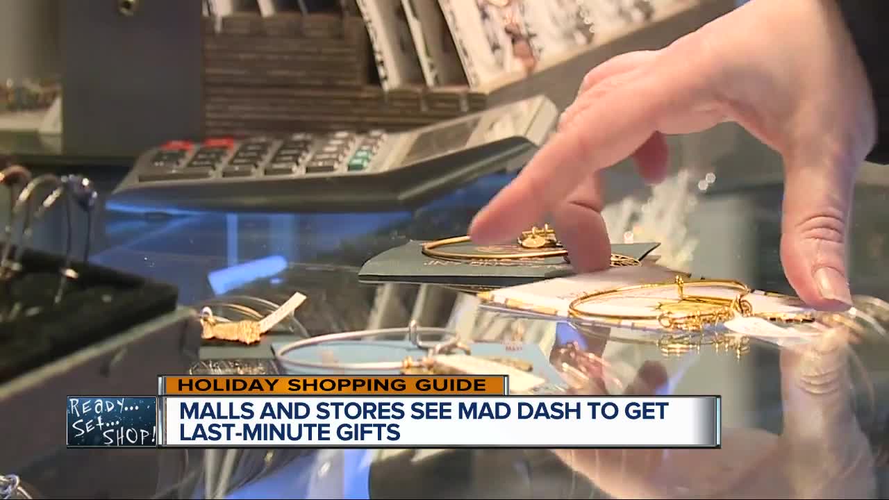 Malls and stores see mad dash to get last-minute gifts