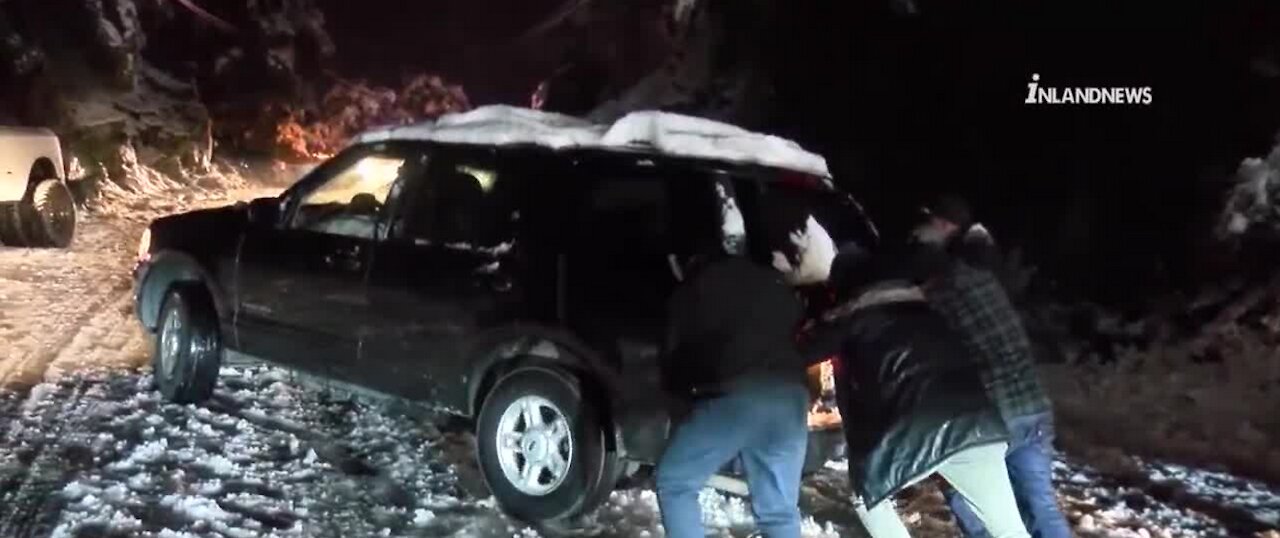 Winter storm strands people on Mount Baldy