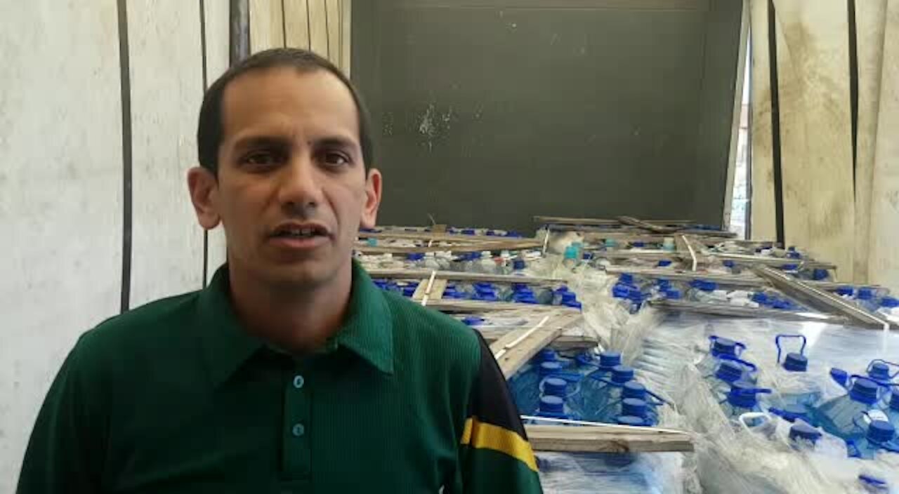 SOUTH AFRICA - Cape Town - Gift of the Givers load water for Grahamstown (Video) (rAq)