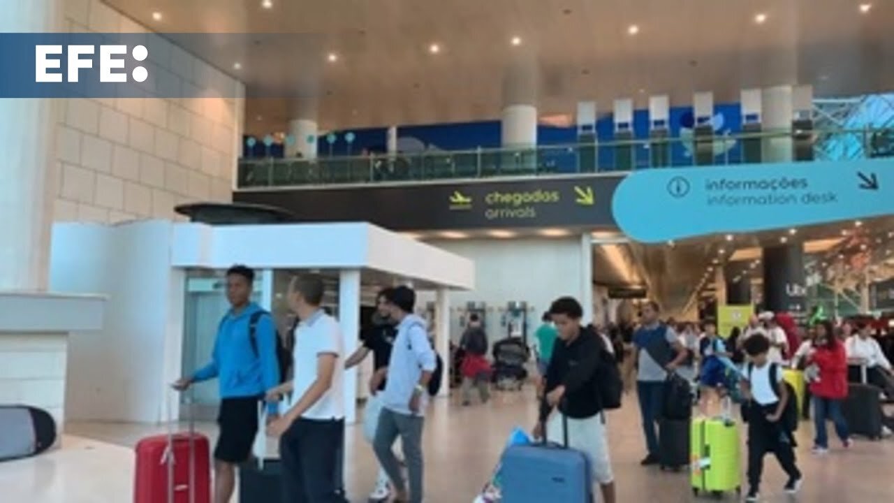 Españoles atrapados 30 horas en el aeropuerto luso de Madeira y durmiendo en el suelo