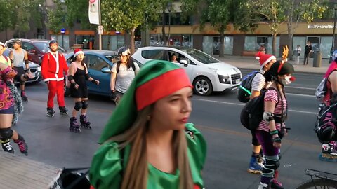 Patinando ⛸💨🌟 Ruta Navideña 2021 🌟 El Grinch 📍 Enrique Foster 🌎 Santiago Chile 📅 18.12.2021
