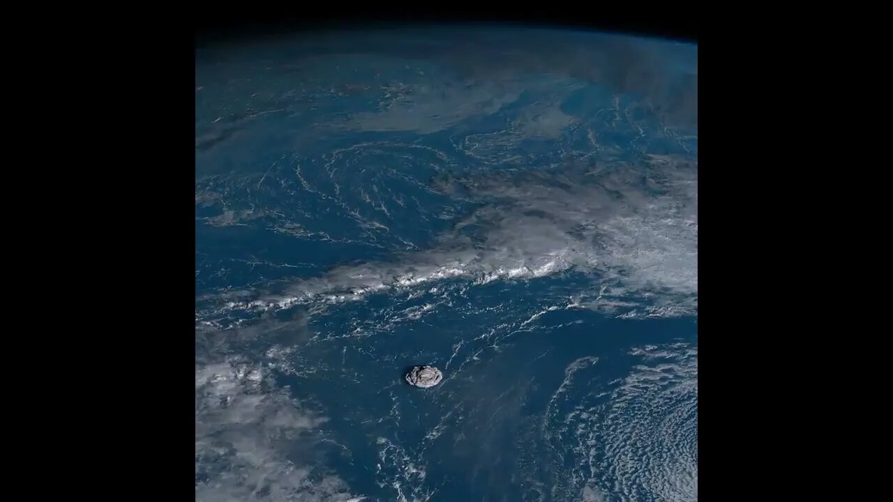 Violent eruption of the Tonga Volcanic eruption captured by satellites GOES-West and Himawari-8