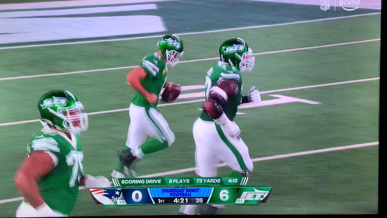 Jets QB #8 Aaron Rogers 1st. Home Game TD of the season.