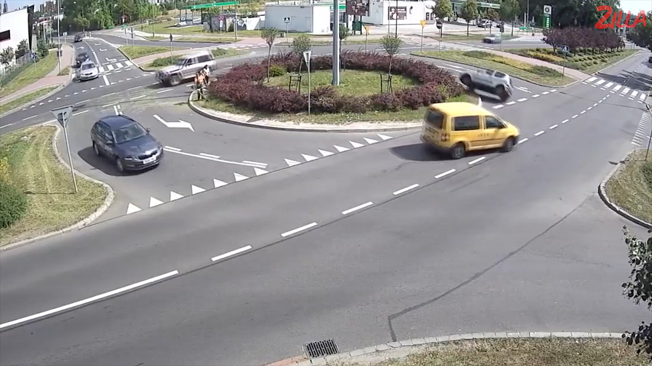 Car Spins Out On Traffic Roundabout