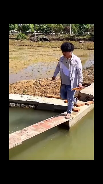 Funny video follow for mor funny and famous videos 👍🏻