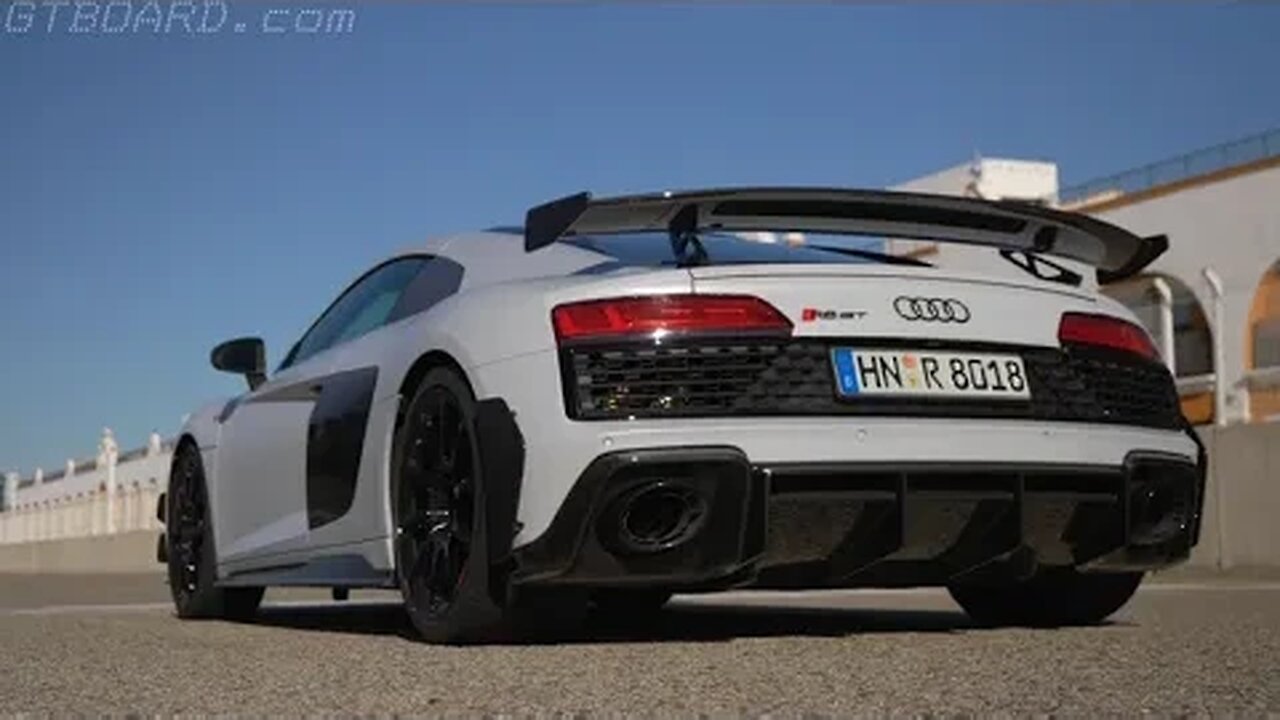 Audi R8 V10 GT RWD Suzuka Gray and Tango Red