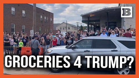 Crowds Gather Outside Pennsylvania Grocery Store to See Trump