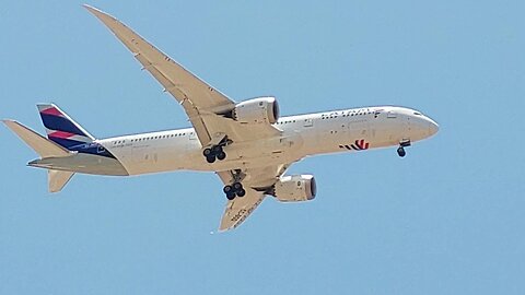 Boeing 737-800 PR-GGZ and Boeing 787-9 Dreamliner CC-BGQ both coming from Guarulhos to Fortaleza
