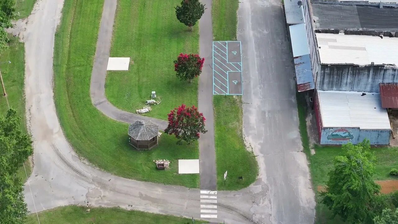 Mavic 3 Pro - 5K 60fps - 210 ft AGL - 3x Zoom - Cruise Control - Hickory Valley, TN Walkway