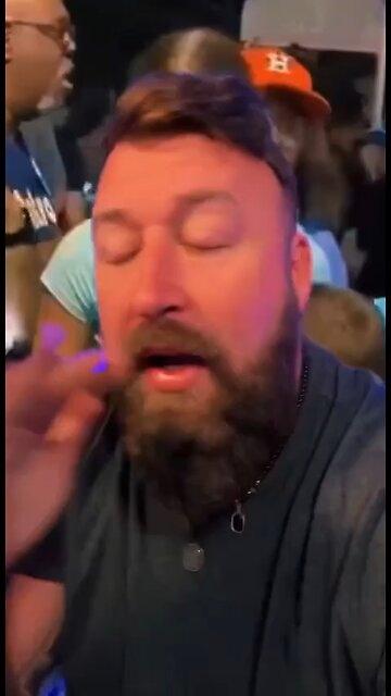 DEZE VROUW BEKEERDE EEN KAMALA SUPPORTER DOOR DIT TE DOEN .