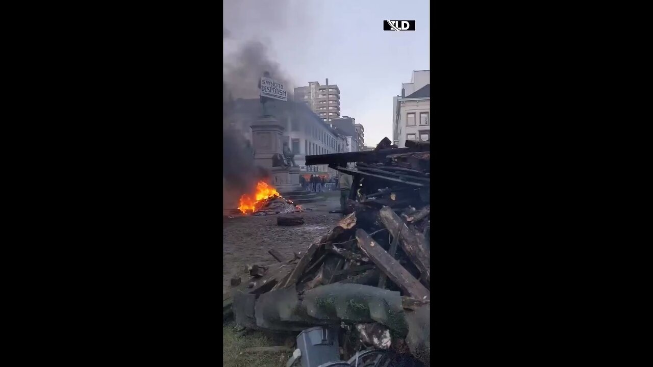 Brussels BE: Farmers Decide To Camp At The Front Of The EU Parliament