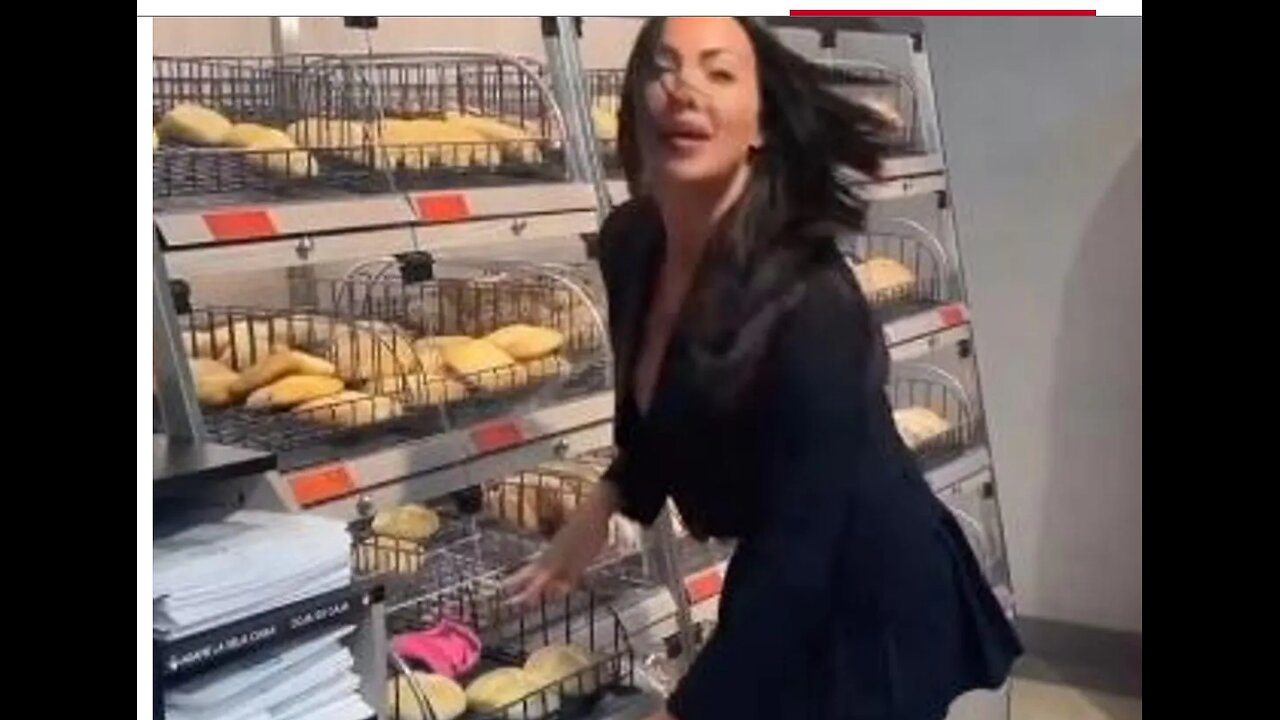 Chloe Lopez British Influencer Removes Her Underwear And Places It On Shelves In Supermarket