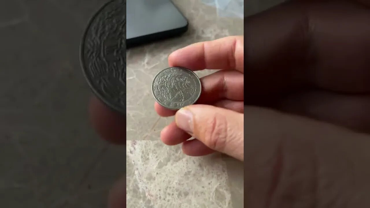 20 Peso Coin With Mexican Ball Player Overview