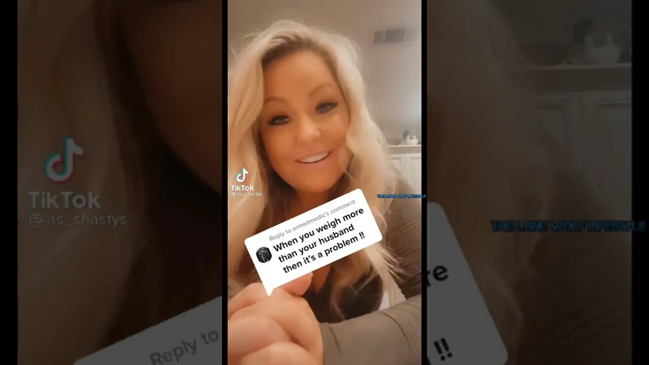 Overweight woman, who likes chicken and mashed potatoes, gets mad at men calling her out on Tiktok.