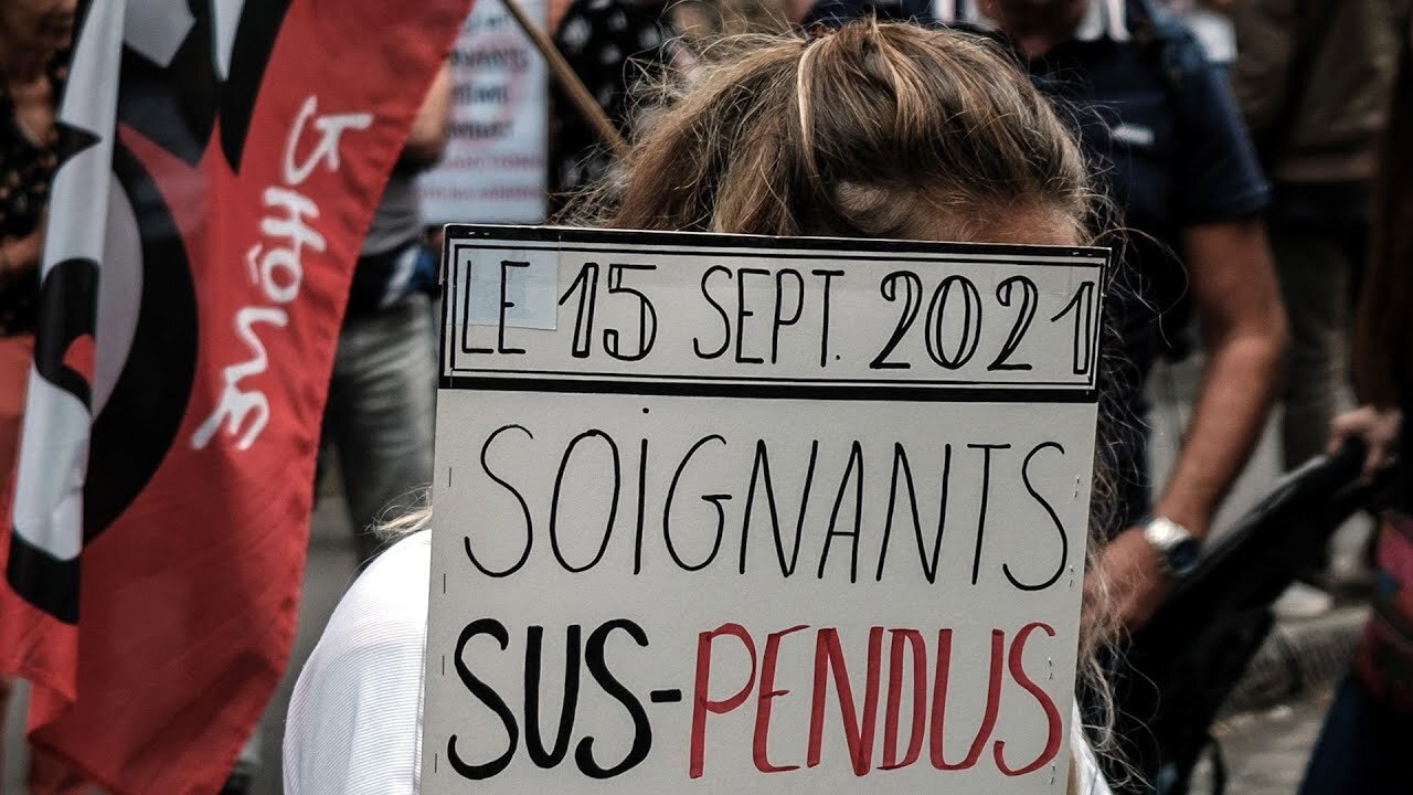 Lits fermés, postes suspendus, actions juridiques possible? | Manif de soignants à Paris