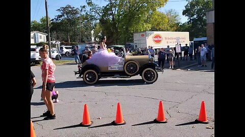 Lincoln Apple Festival mini parade 2024