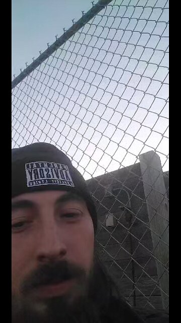 damn another message while I'm listening to the flo rida concert