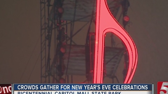 Thousands In Music City Ring In 2017