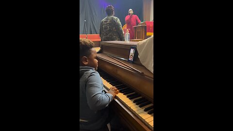 I think lil man ready 🎹🧢🎵🔥 kid piano player