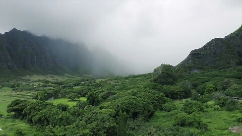 Vuelo Sobre Montañas Verdes - Úsalo Gratis