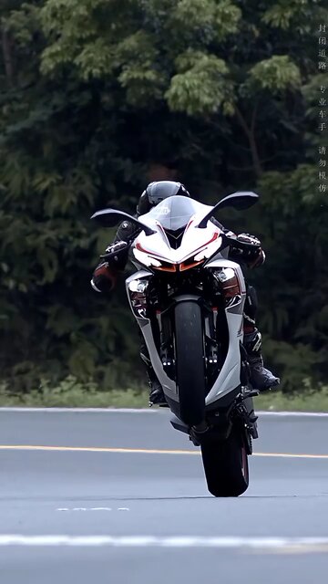 Performing bike stunts on highways 🚦