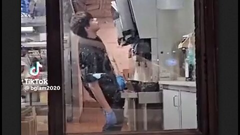 Taco Bell Employee Is WASTED - HaloRock
