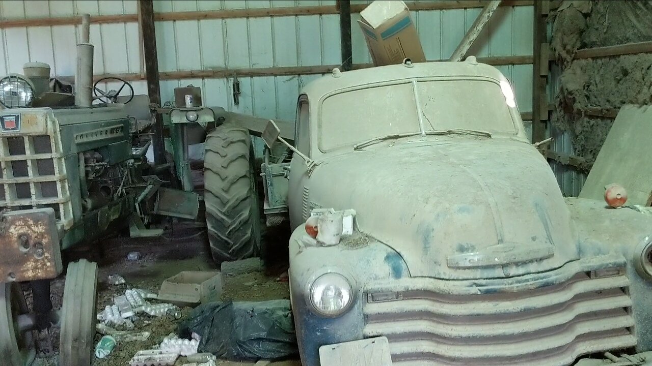 Exploring an Abandoned Farm w/ Everything Left Behind | Iowa September 2018