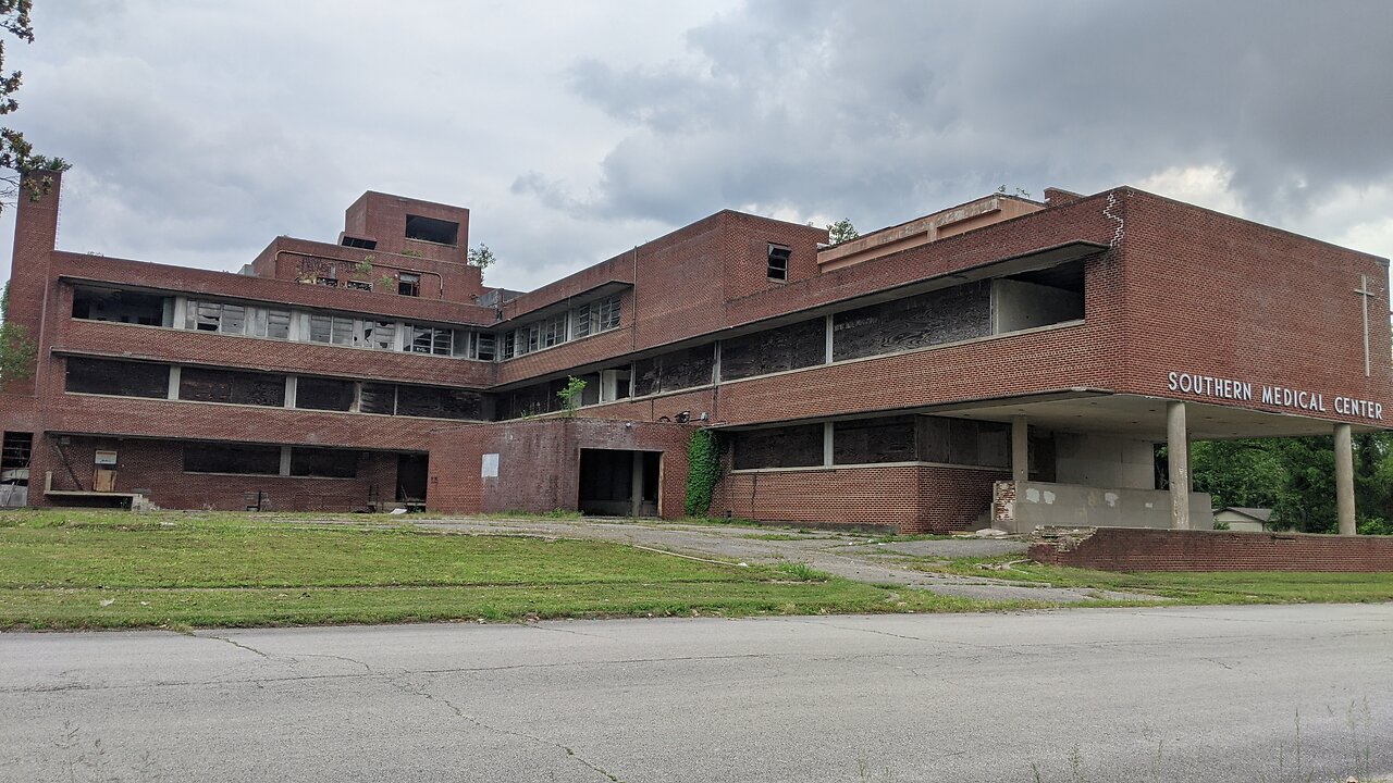 Exploring an Abandoned Hospital | Cairo Illinois May 2020