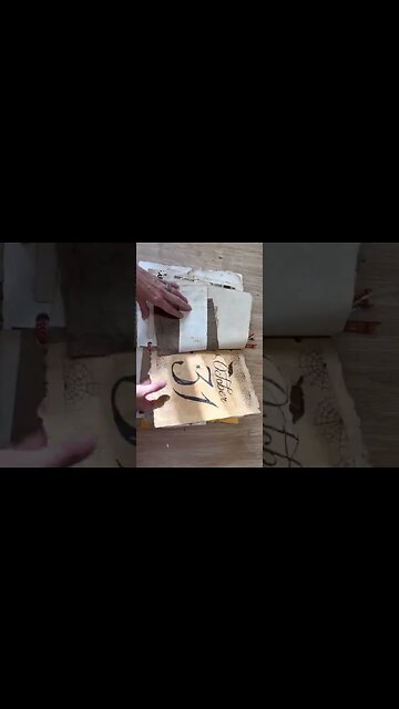 📔 Crafting a Halloween Journal of Your Dreams! How I Combined Spooky Graphics and Stained Paper! 🎃📝"