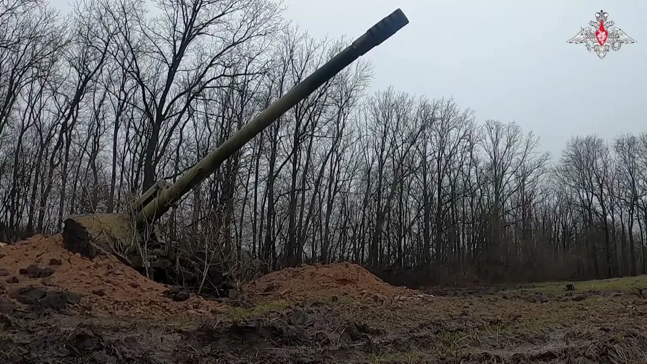 Russian artillery units attack Ukrainian positions