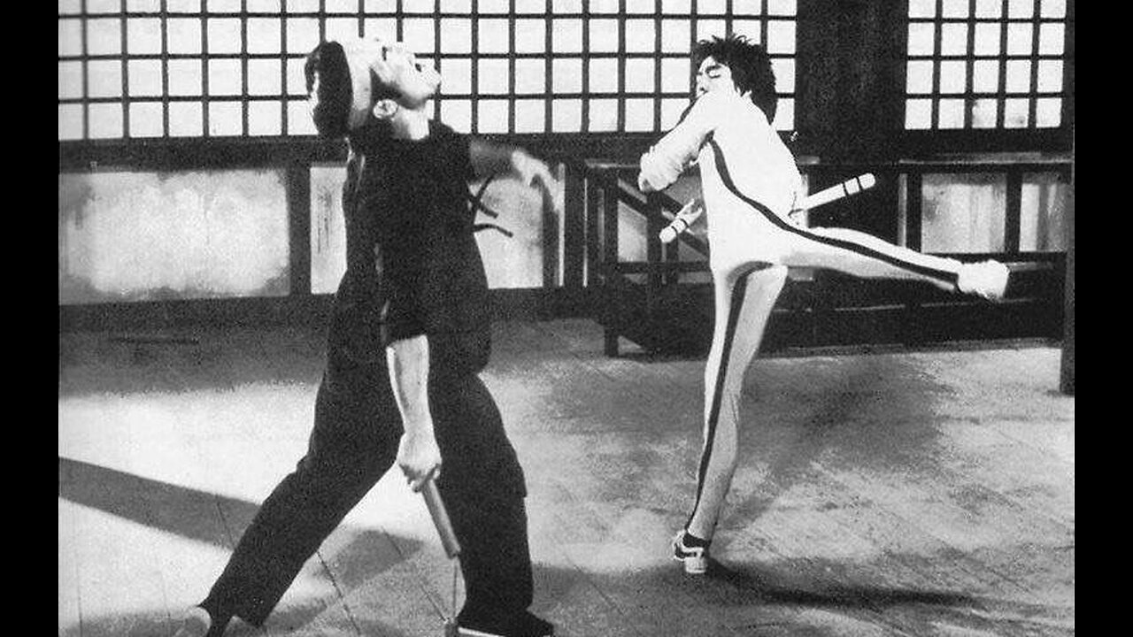 Cross kick Studio Films Bruce Lee Game of Death